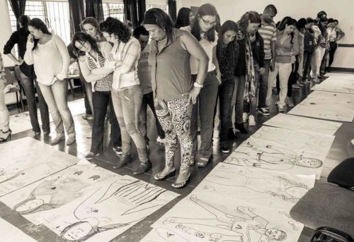 Conferencia sobre experiencias de reintegración de mujeres desmobilizadas en Colombia
