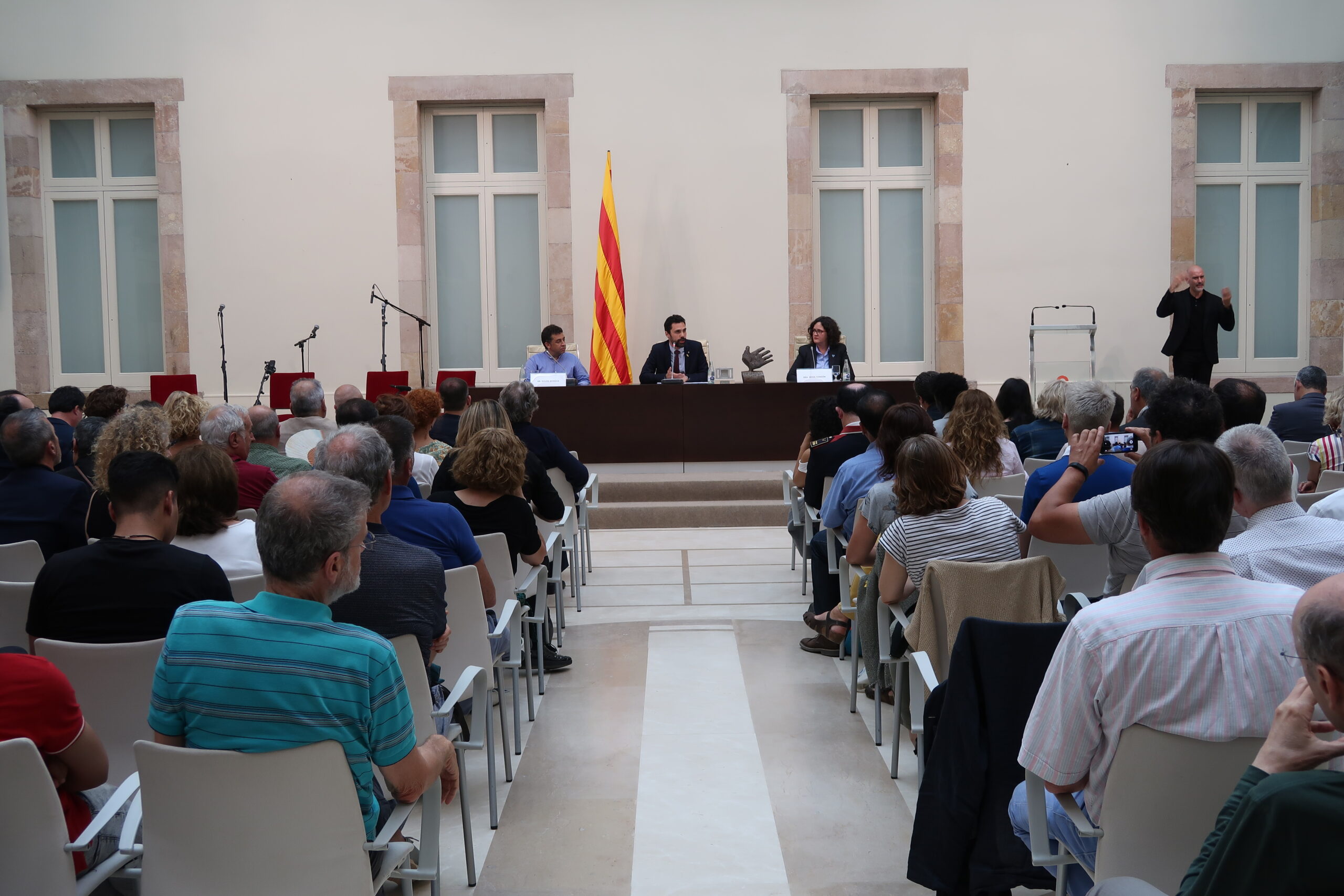 Entrega del Premi Solidaritat y la mención especial medios de comunicación a la asociación Punt de Referencia y a la periodista Ana Bernal Triviño